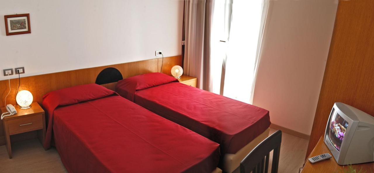 Hotel Morolli Rimini Ngoại thất bức ảnh