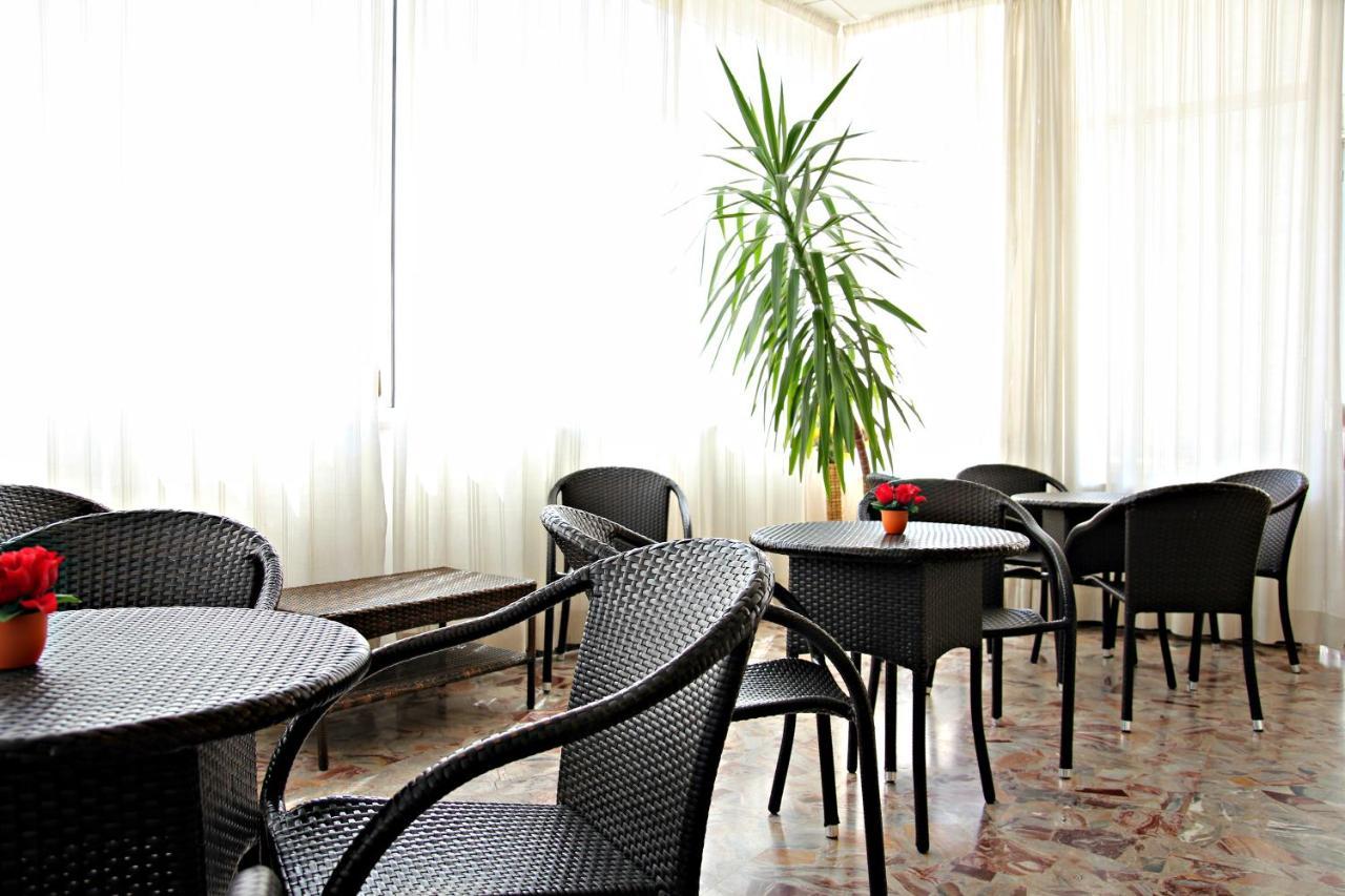 Hotel Morolli Rimini Ngoại thất bức ảnh